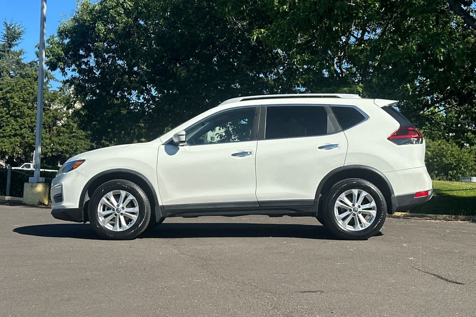 Used 2018 Nissan Rogue S w/ S Value Package AWD/4WD image 5