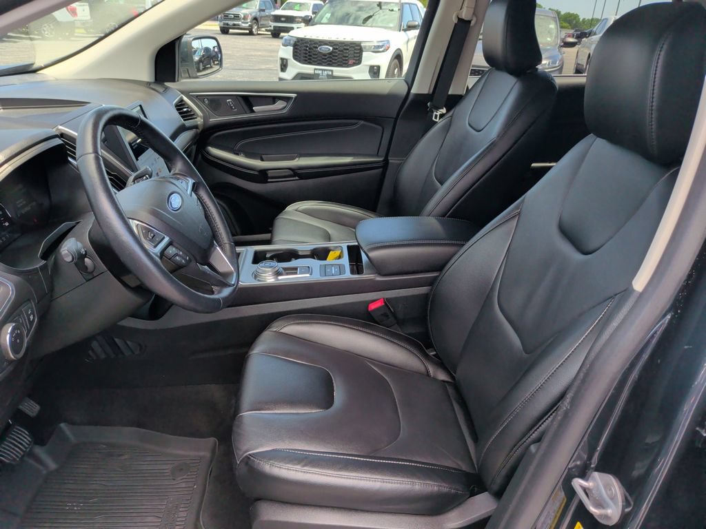 Certified 2022 Ford Edge Titanium AWD/4WD image 4