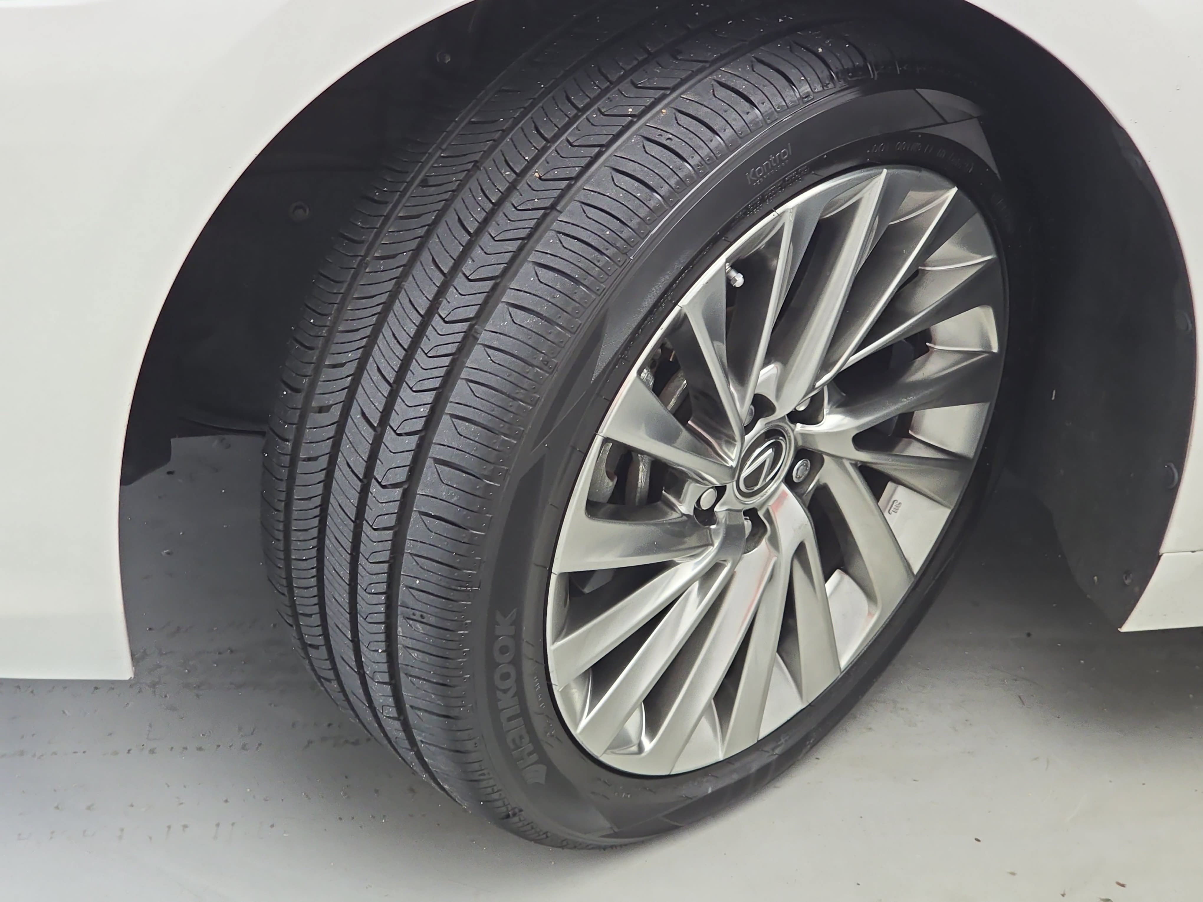 Used 2022 Lexus ES 350 Ultra Luxury w/ Accessory Package 2 FWD image 31