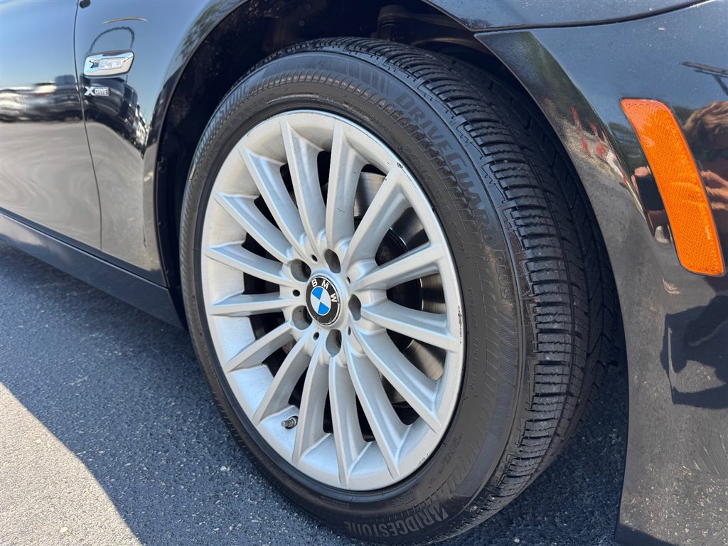 Used 2011 BMW 535i xDrive Sedan AWD/4WD image 9