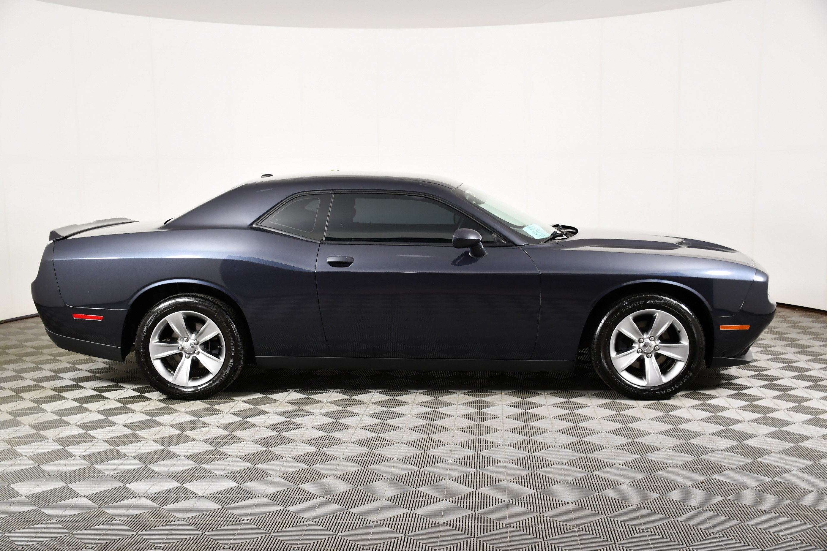 Used 2016 Dodge Challenger SXT RWD image 4