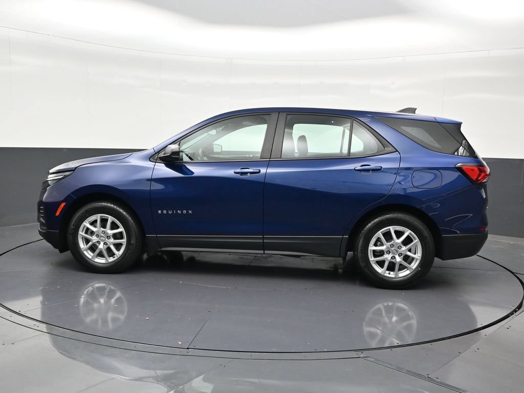 Used 2023 Chevrolet Equinox LS FWD image 2
