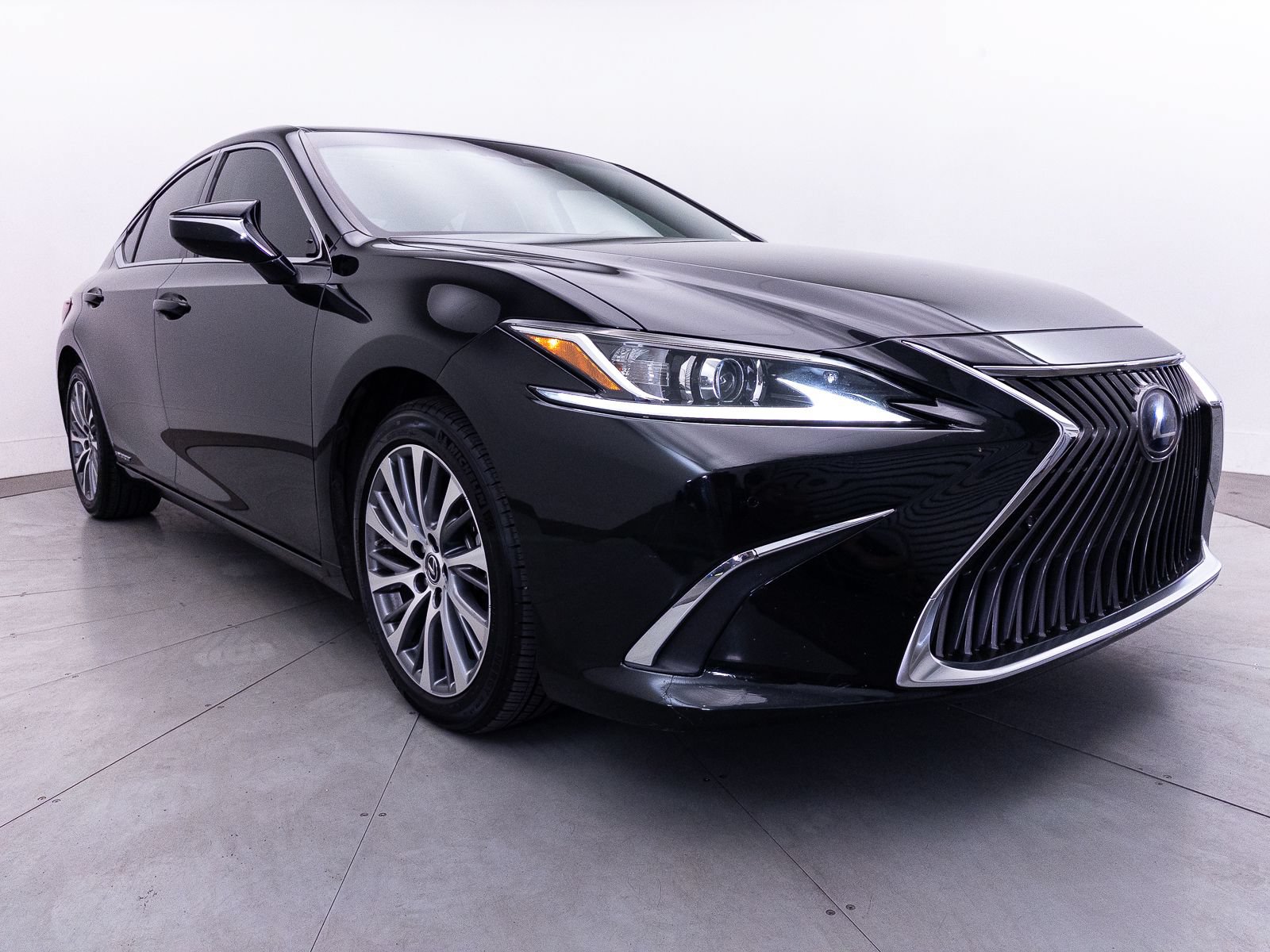 Used 2020 Lexus ES 300h w/ Premium Package FWD image 14