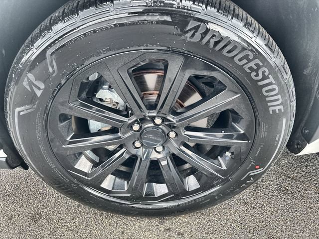 Used 2021 Toyota Highlander XLE FWD image 19