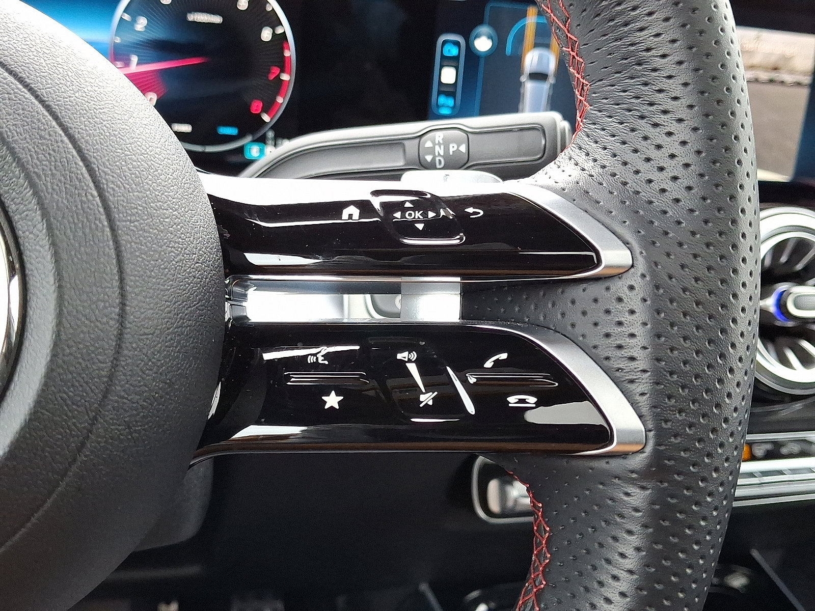 Certified 2025 Mercedes-Benz GLB 250 4MATIC image 23