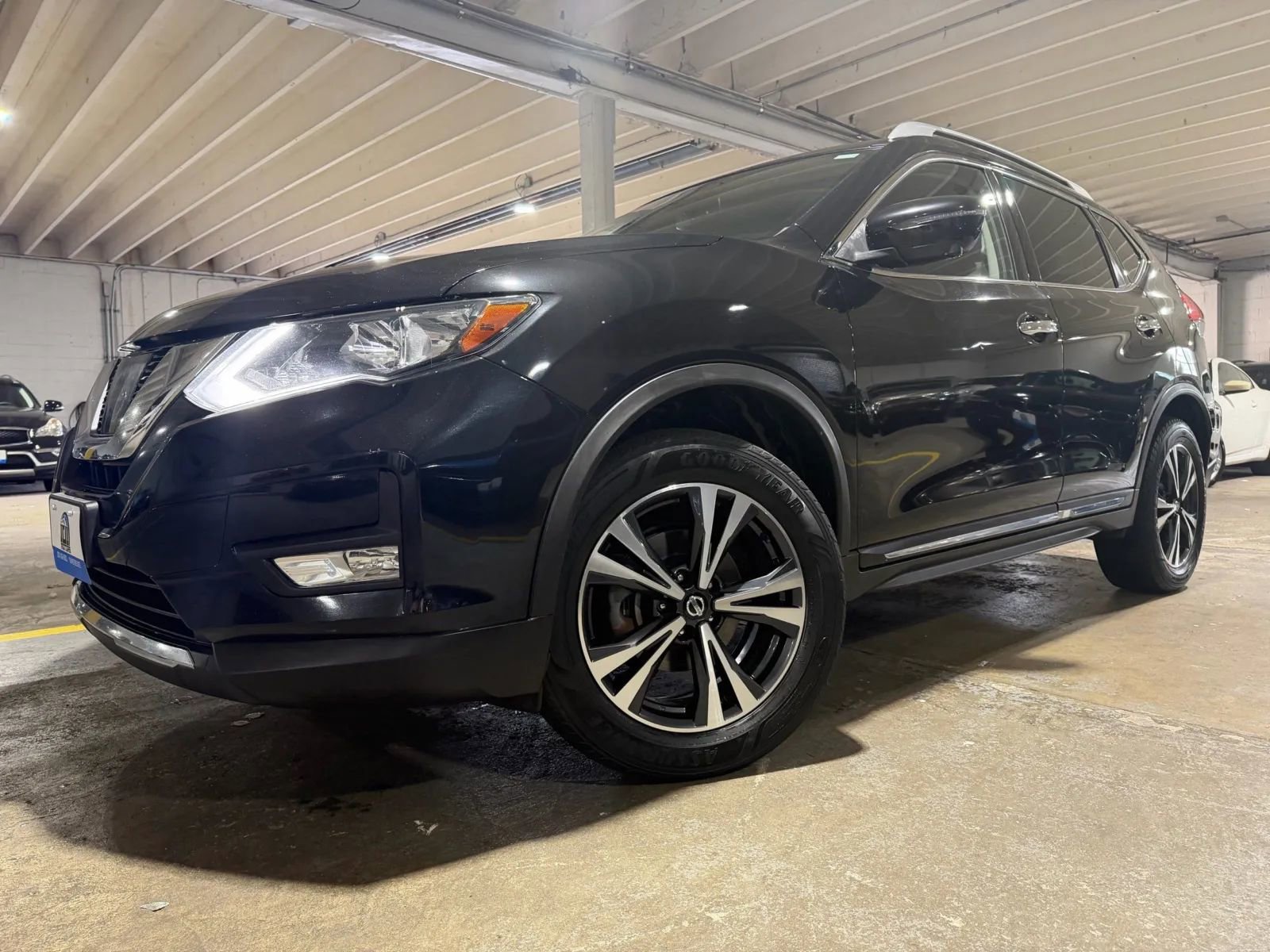 Used 2017 Nissan Rogue SL AWD/4WD image 2