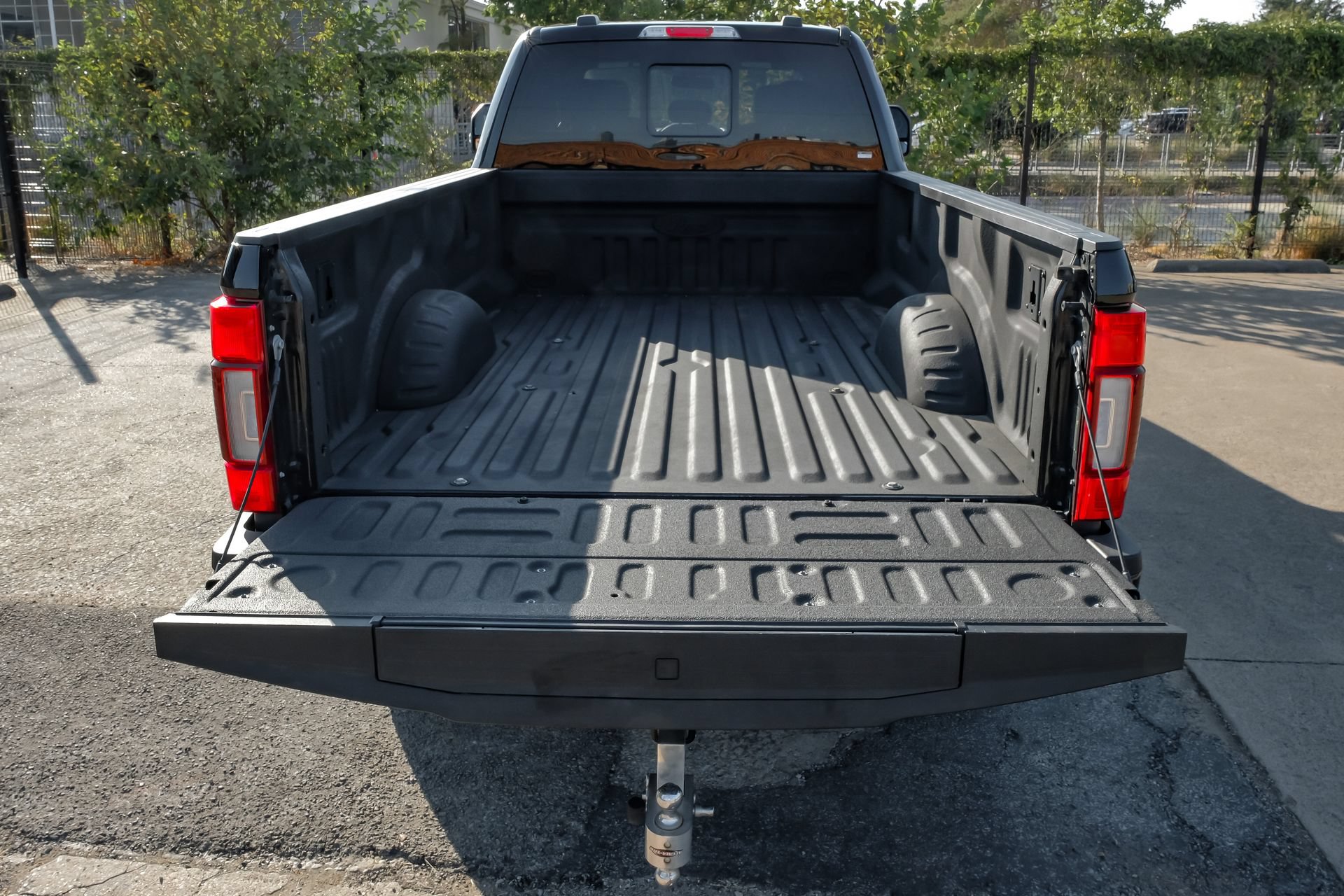 Used 2022 Ford F350 Lariat w/ Black Appearance Package AWD/4WD image 62