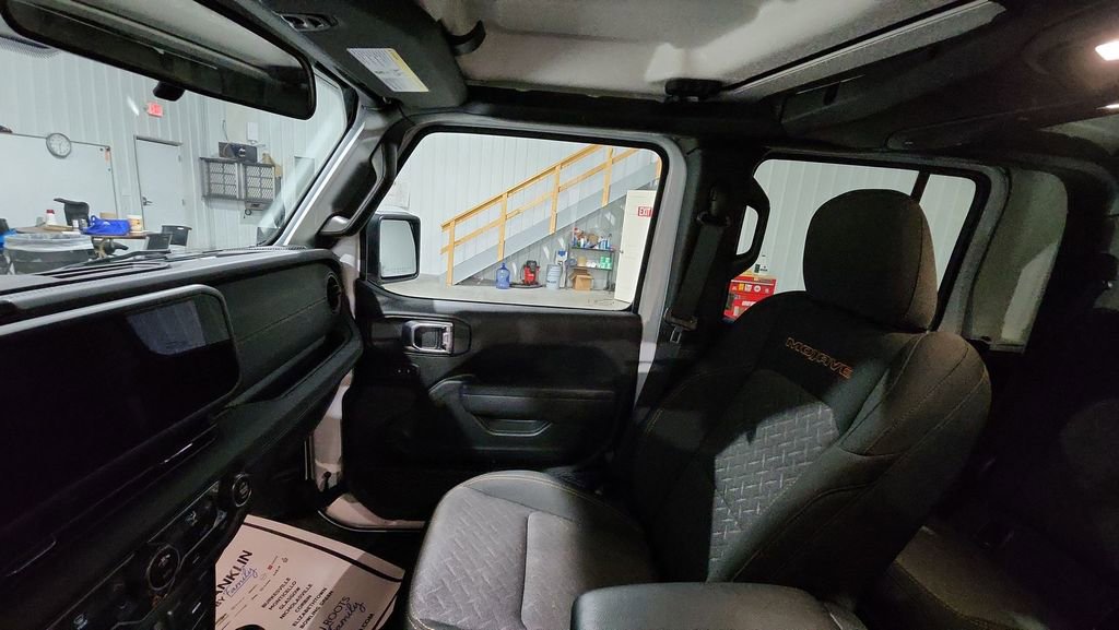Used 2025 Jeep Gladiator Mojave image 11