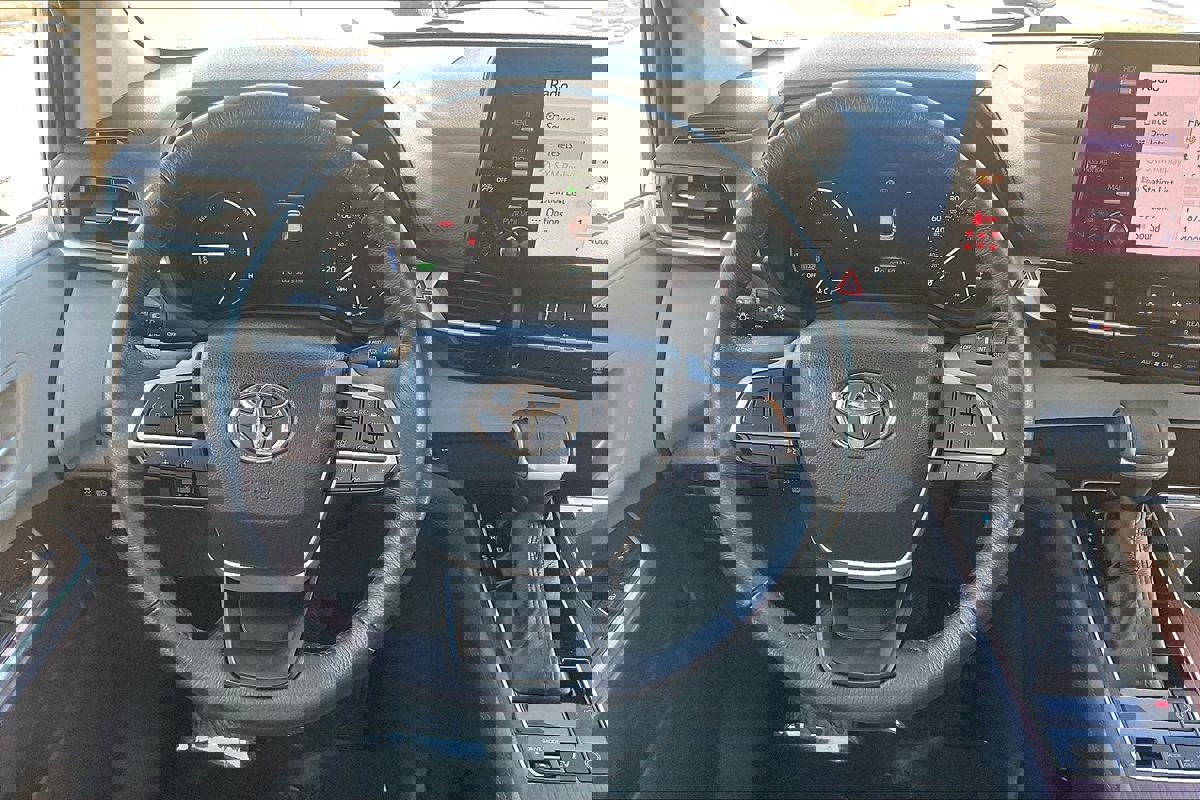 Used 2023 Toyota Sienna XLE image 4