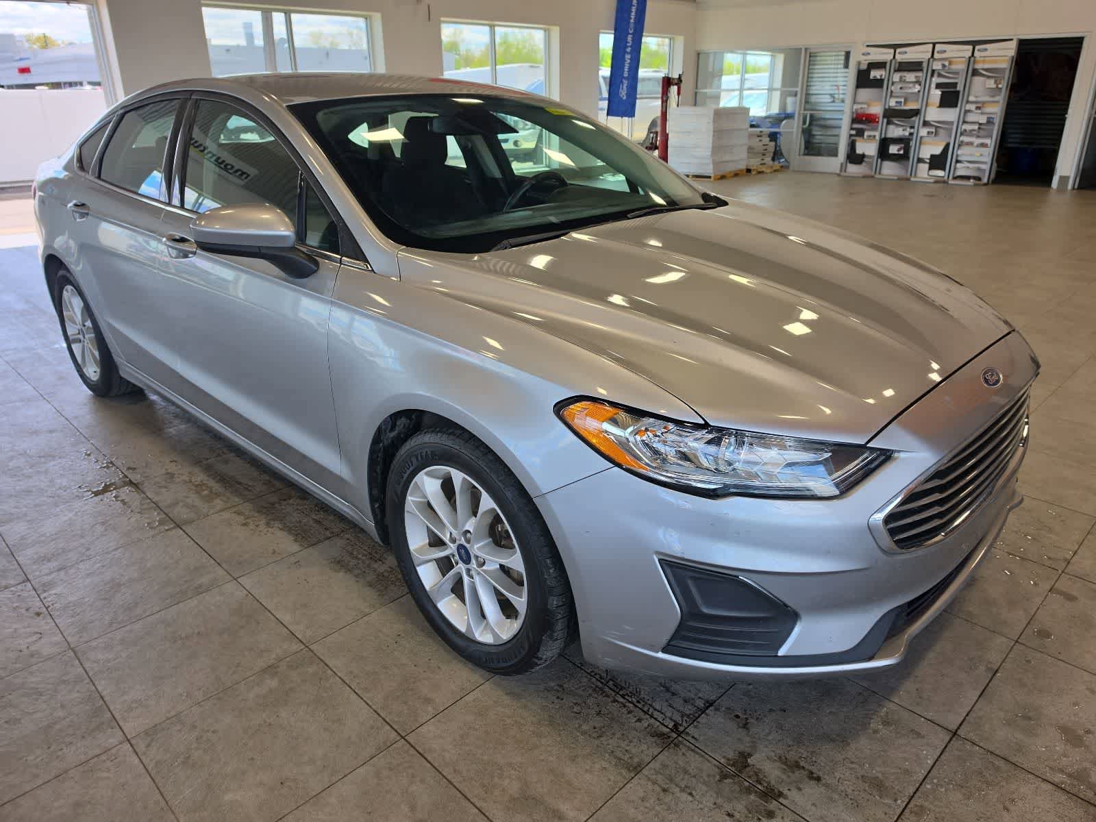Used 2020 Ford Fusion SE FWD image 5