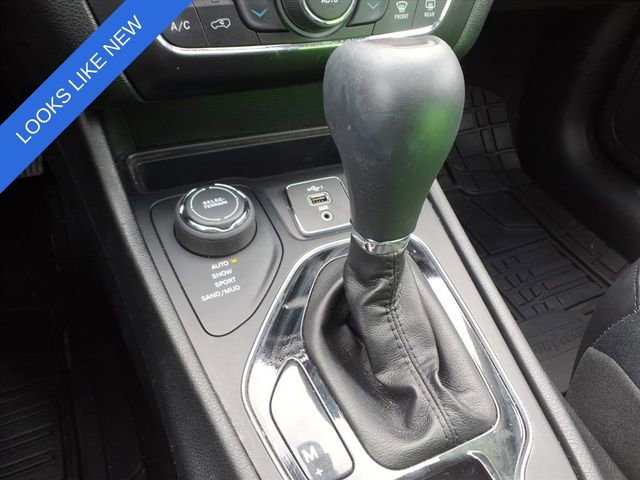 Certified 2019 Jeep Cherokee Limited image 18