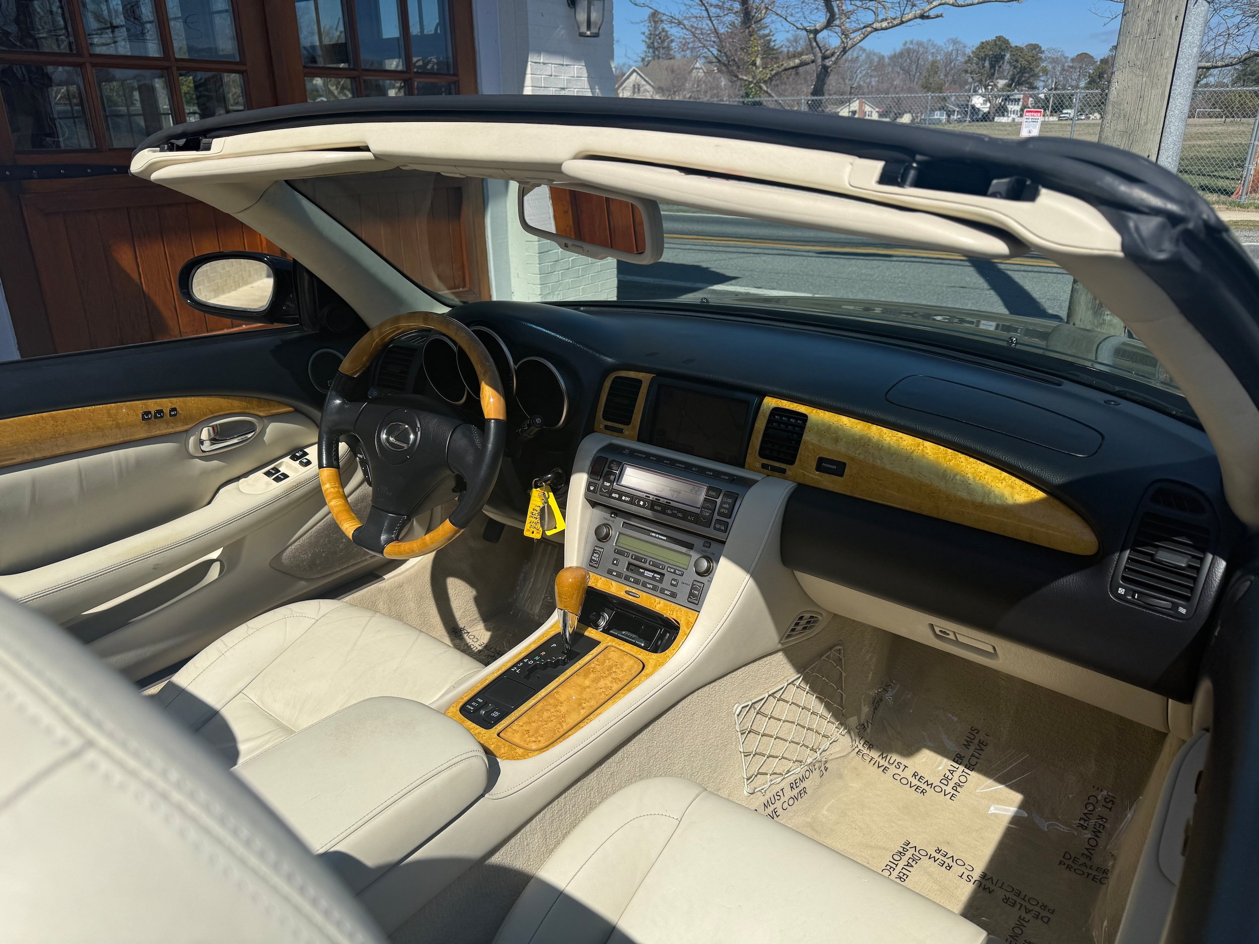 Used 2005 Lexus SC 430 Convertible RWD image 2