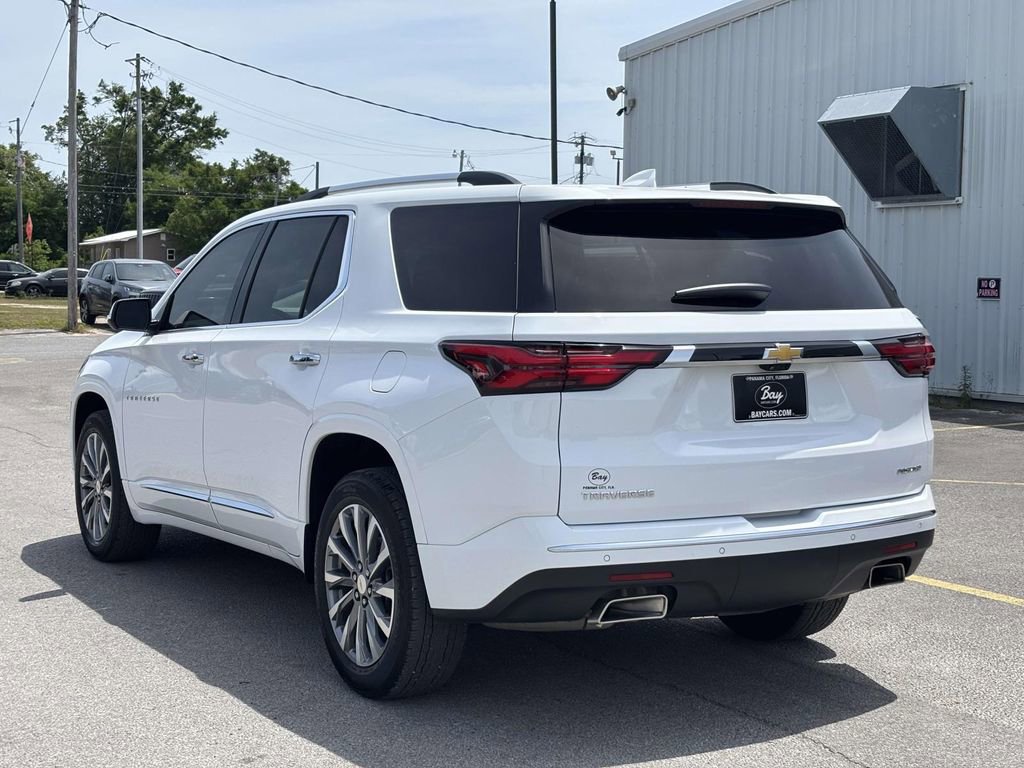 Used 2023 Chevrolet Traverse Premier FWD image 3
