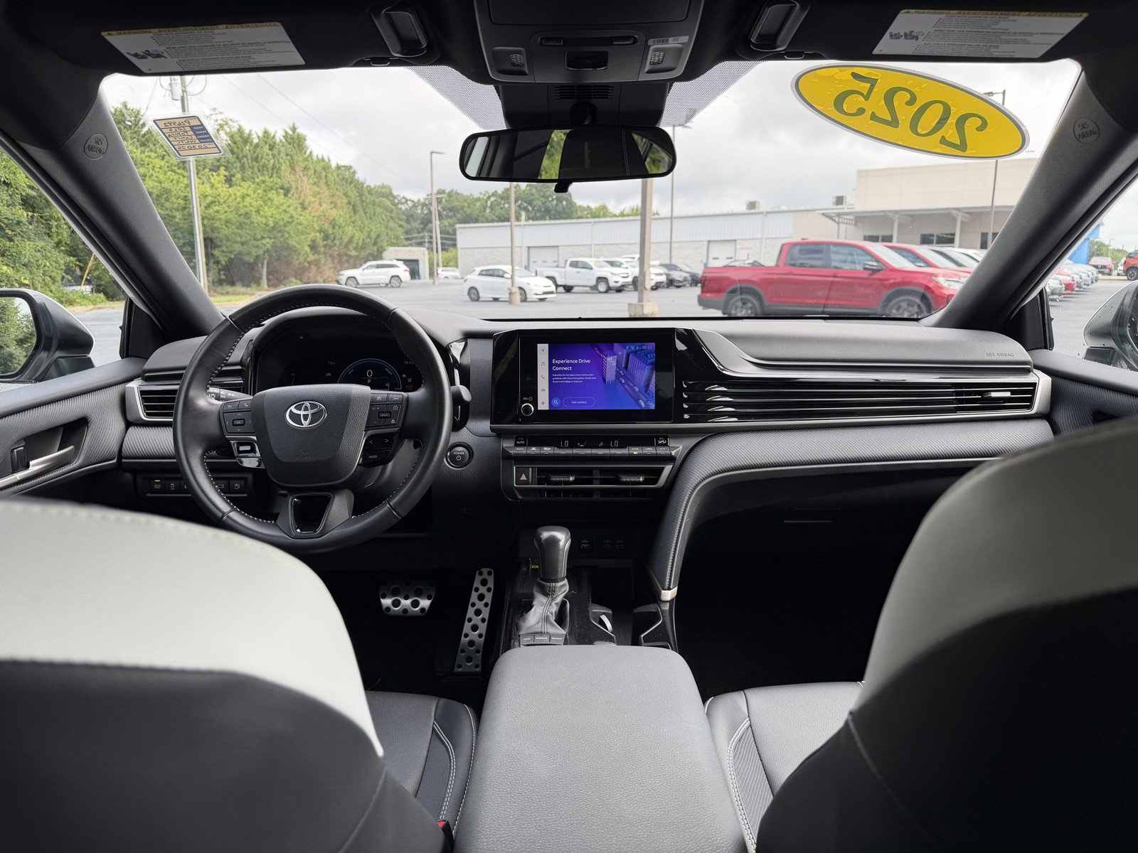 Used 2025 Toyota Camry SE FWD image 19