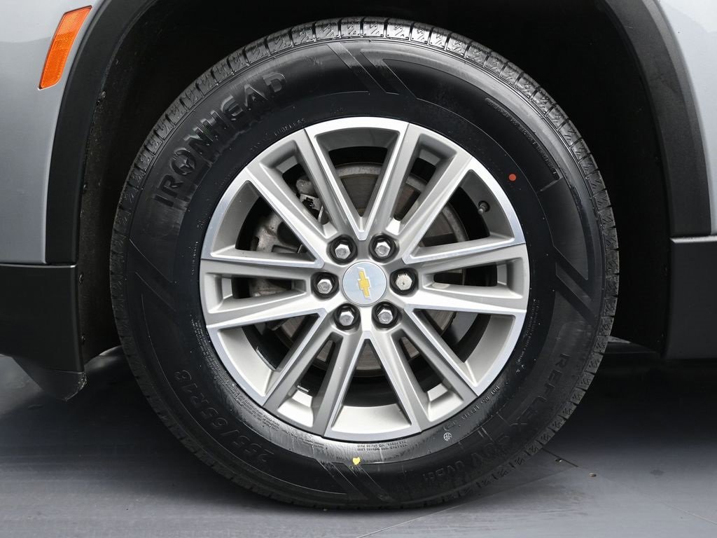 Used 2023 Chevrolet Traverse LT w/ LPO, Floor Liner Package image 9