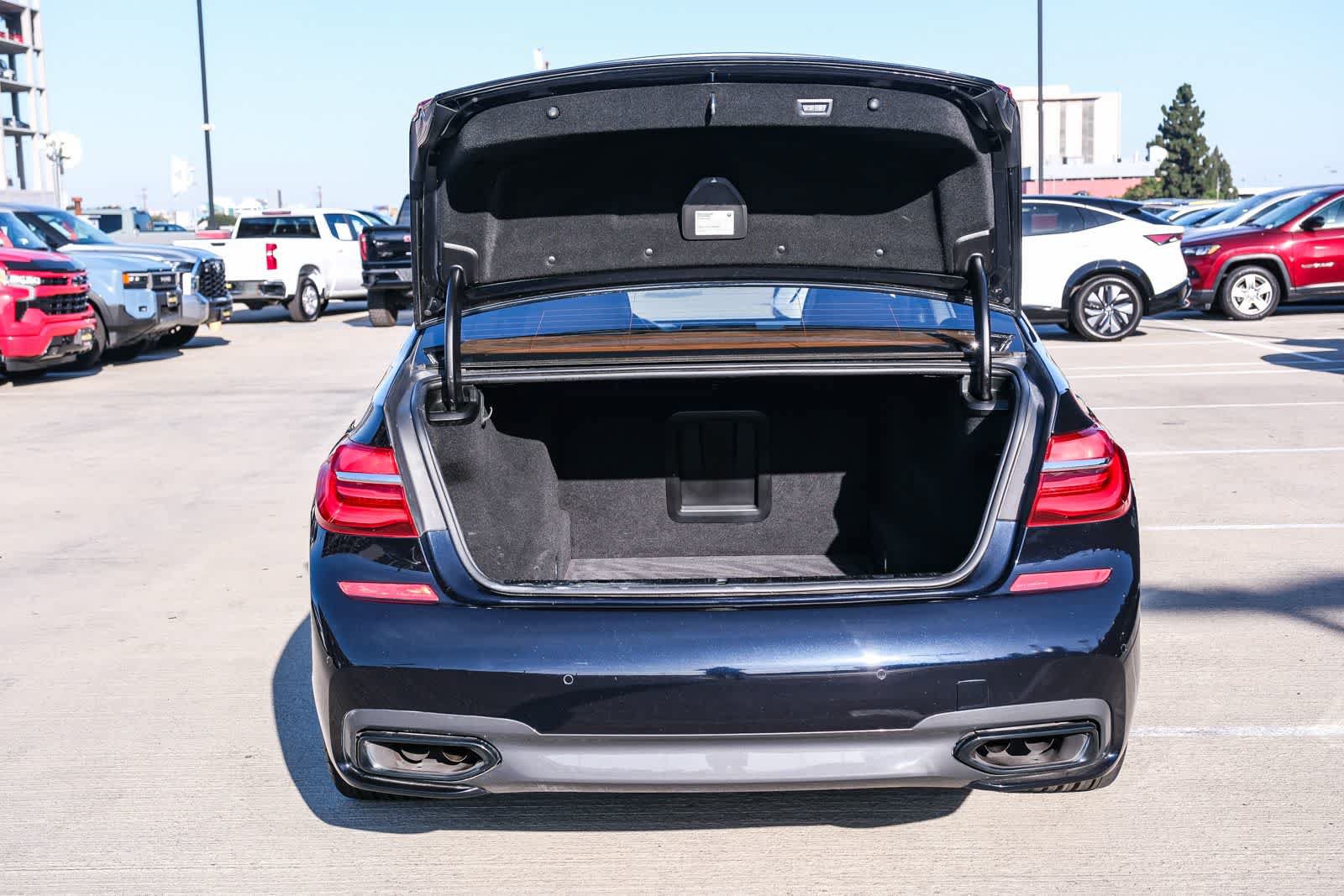 Used 2018 BMW 750i xDrive AWD/4WD image 27