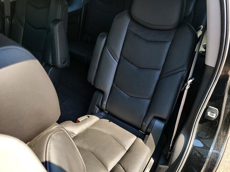 Used 2020 Cadillac Escalade Luxury w/ Escalade Sport Edition AWD/4WD image 34