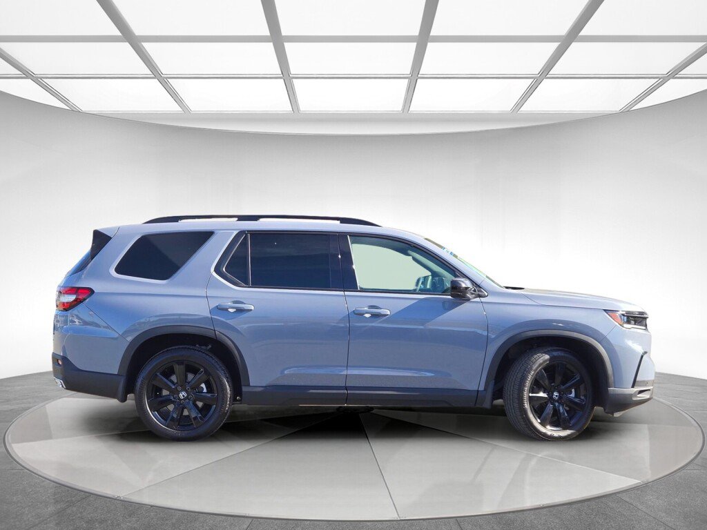 Certified 2025 Honda Pilot Black Edition image 2