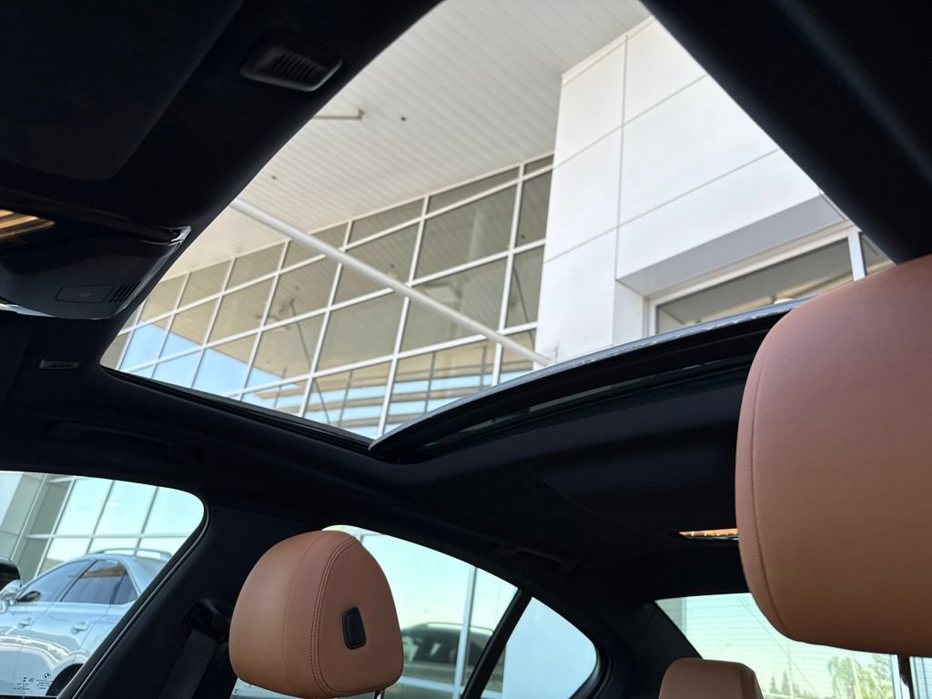 Used 2022 BMW 530i w/ Convenience Package RWD image 11