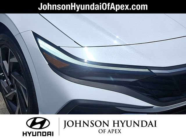 Certified 2025 Hyundai Elantra SEL FWD image 28