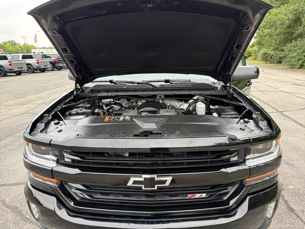 Used 2017 Chevrolet Silverado 1500 LT w/ Midnight Edition AWD/4WD image 28