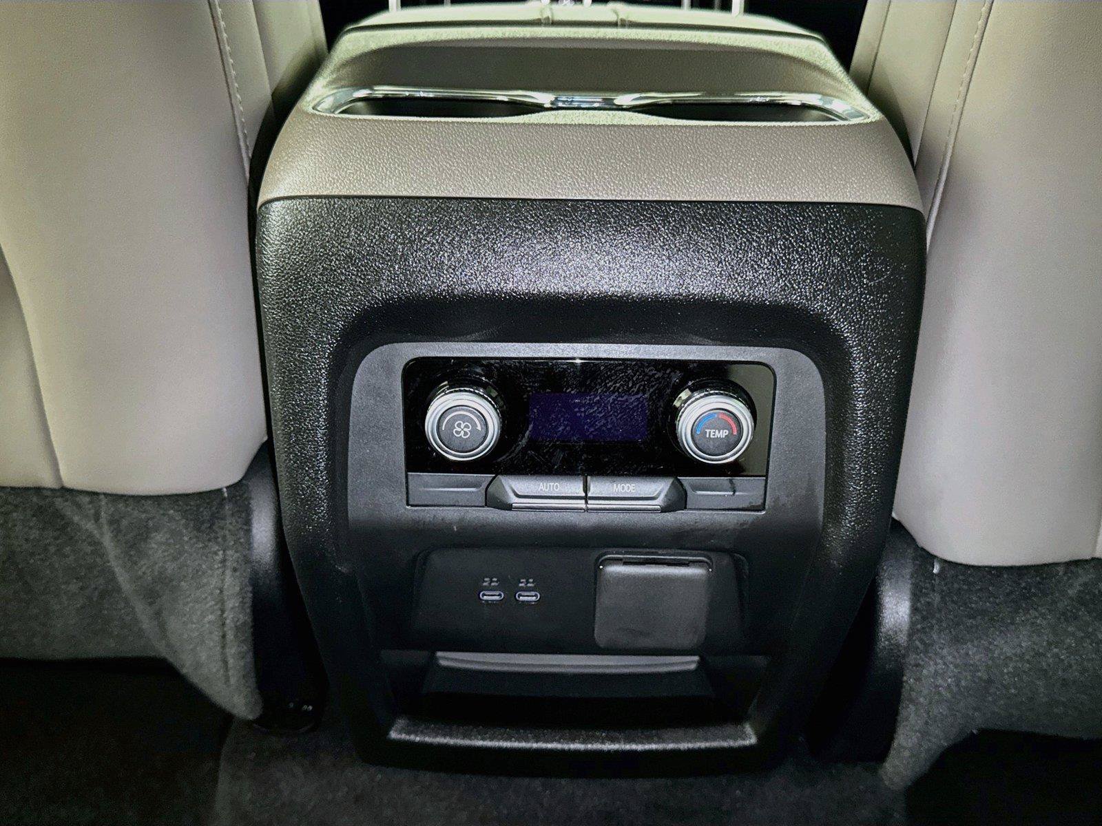 Used 2026 GMC Acadia Elevation w/ Elevation Premium Package FWD image 24