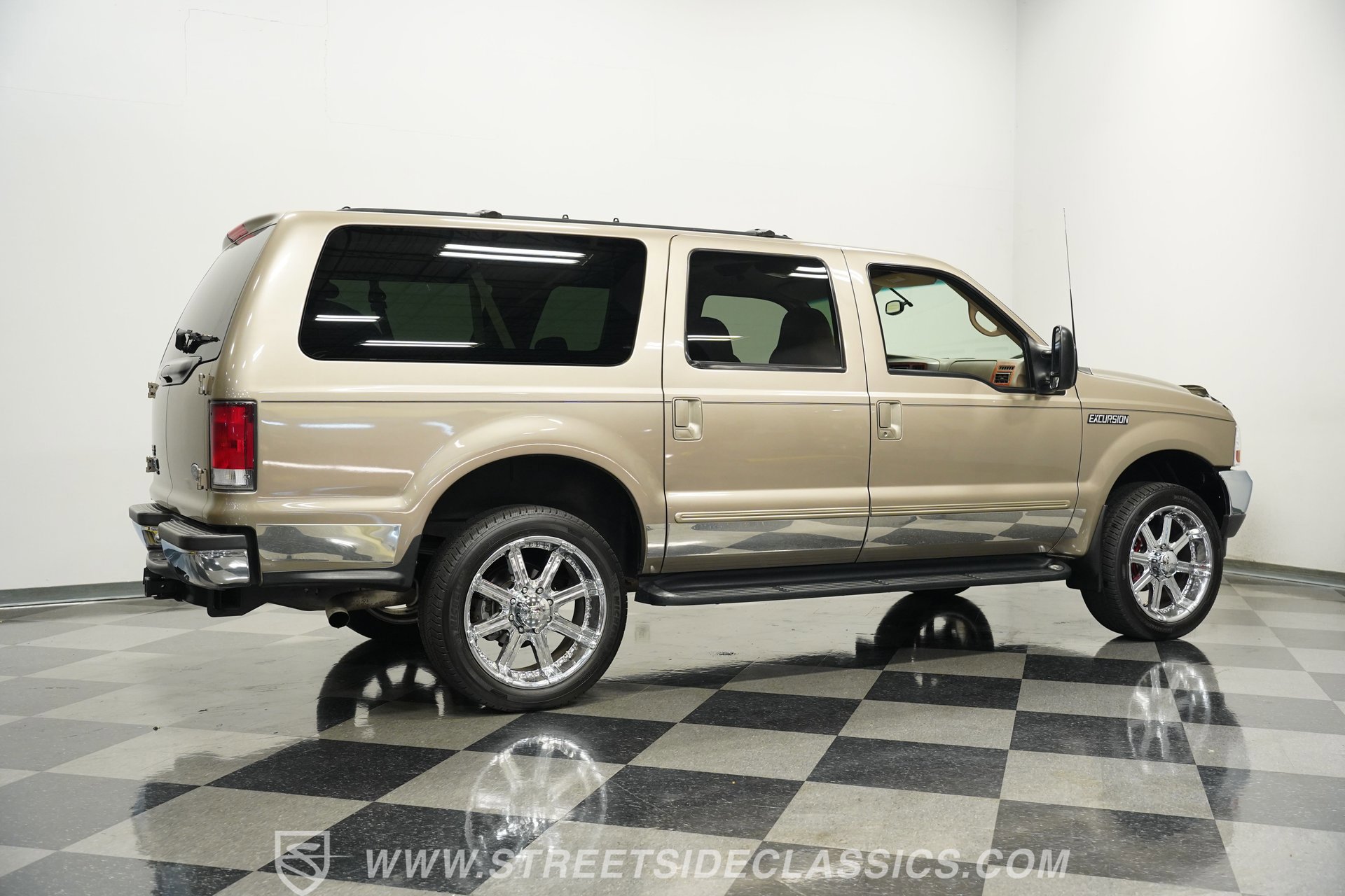 Used 2000 Ford Excursion XLT image 13