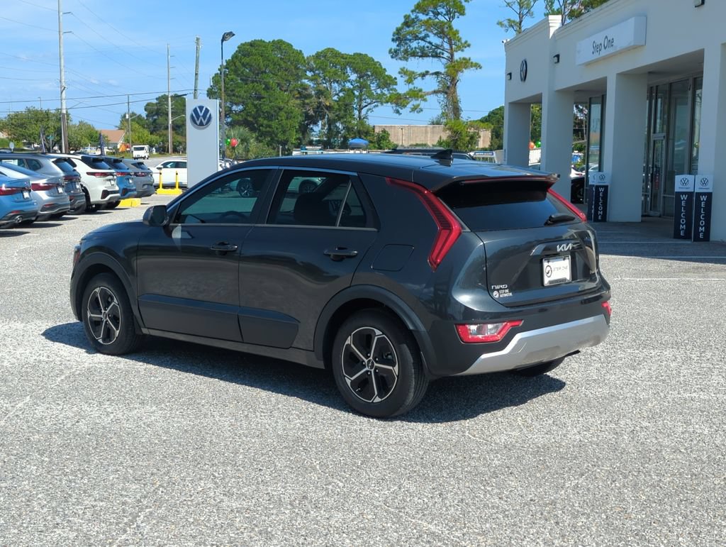 Used 2025 Kia Niro LX FWD image 5