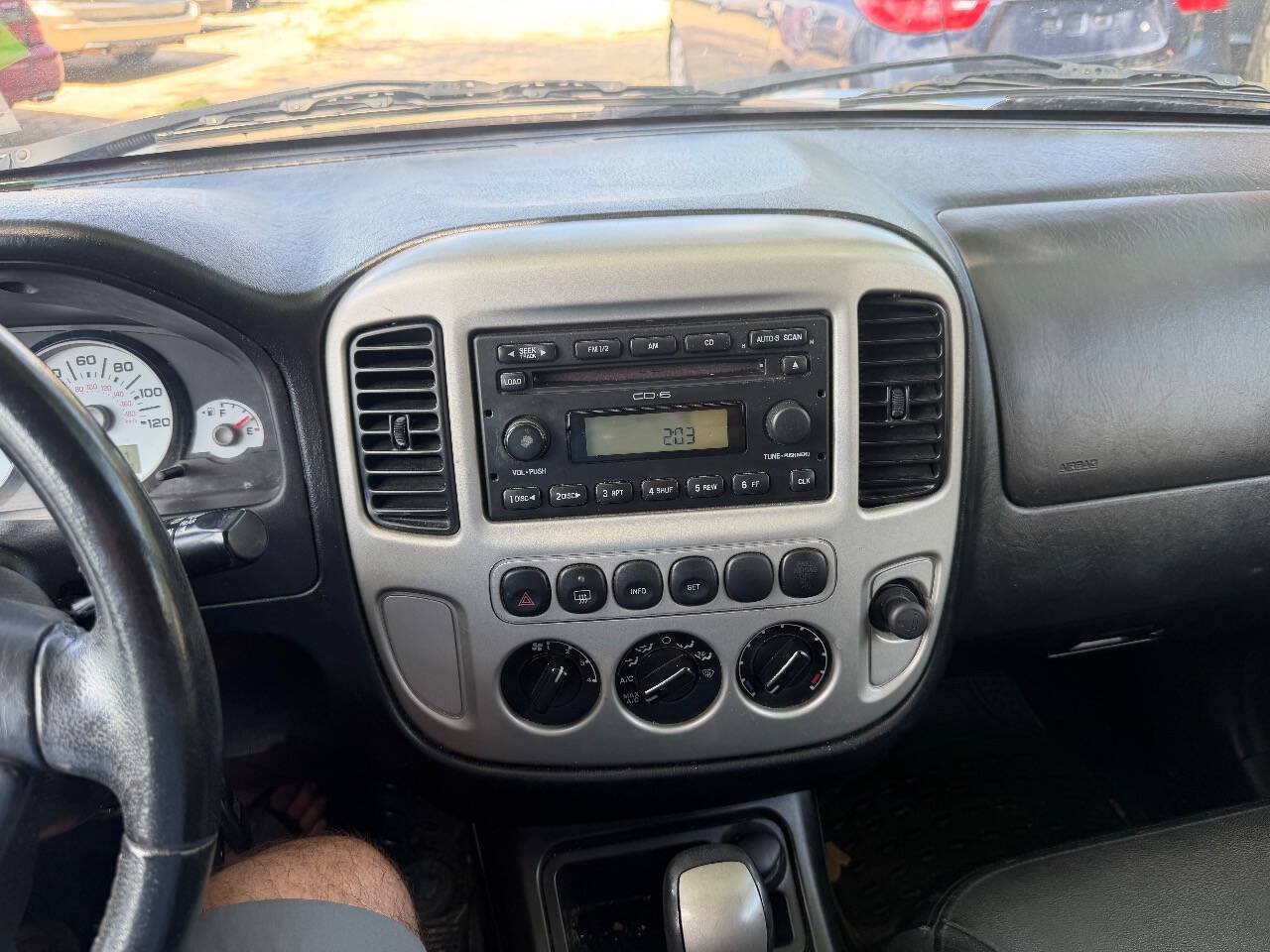 Used 2005 Ford Escape Limited FWD image 16