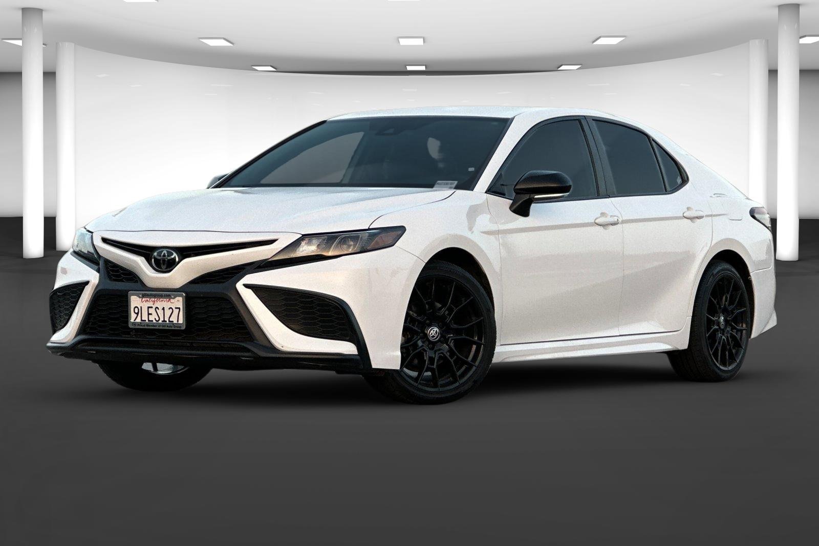 Used 2024 Toyota Camry SE image 2