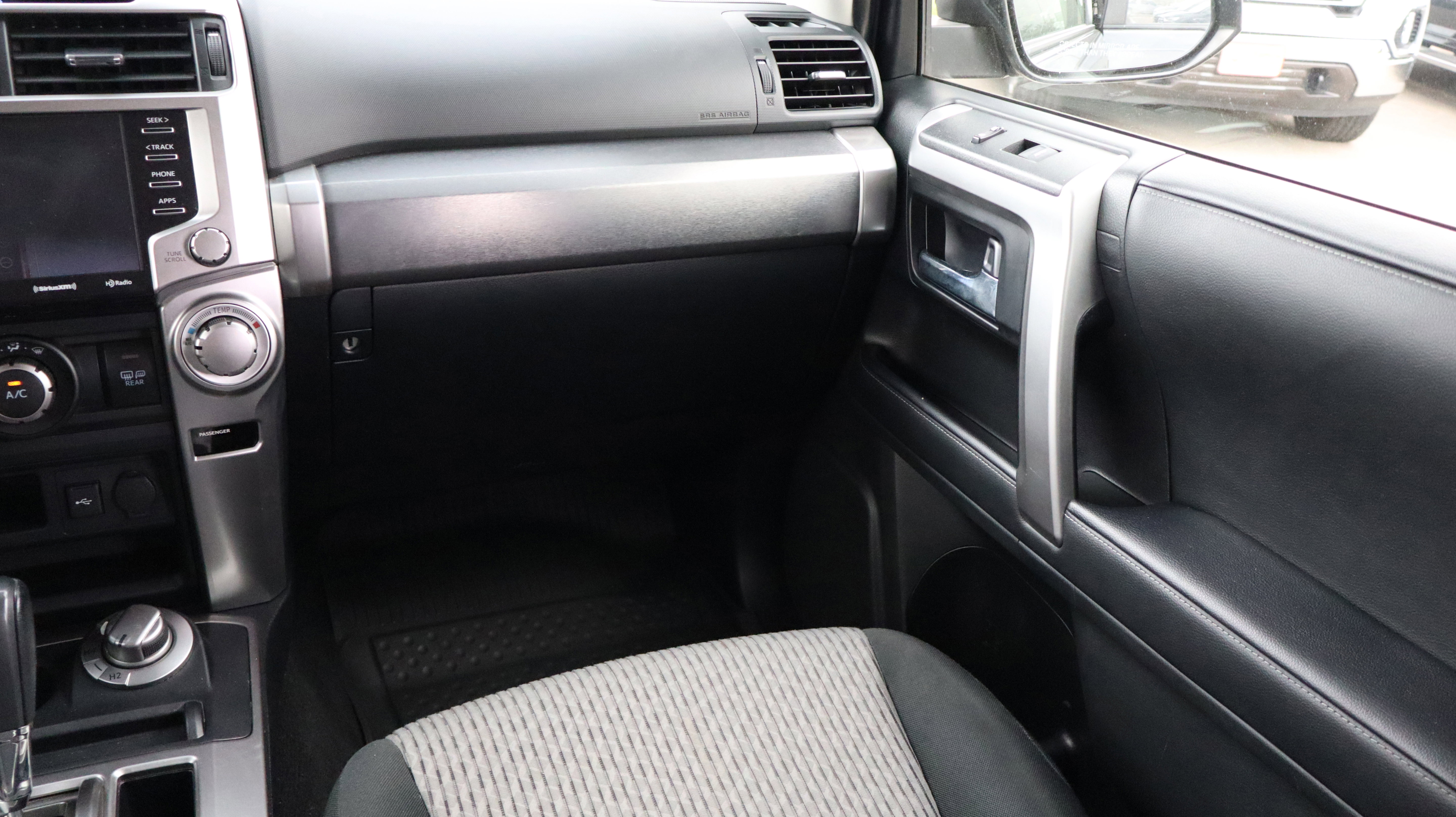 Used 2020 Toyota 4Runner SR5 AWD/4WD image 10