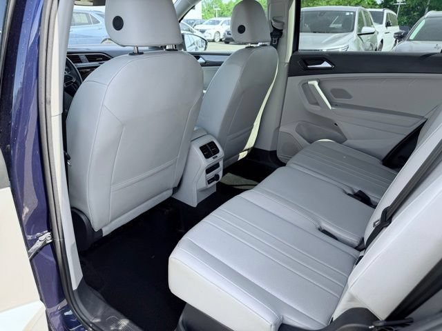 Used 2024 Volkswagen Tiguan SE AWD/4WD image 21