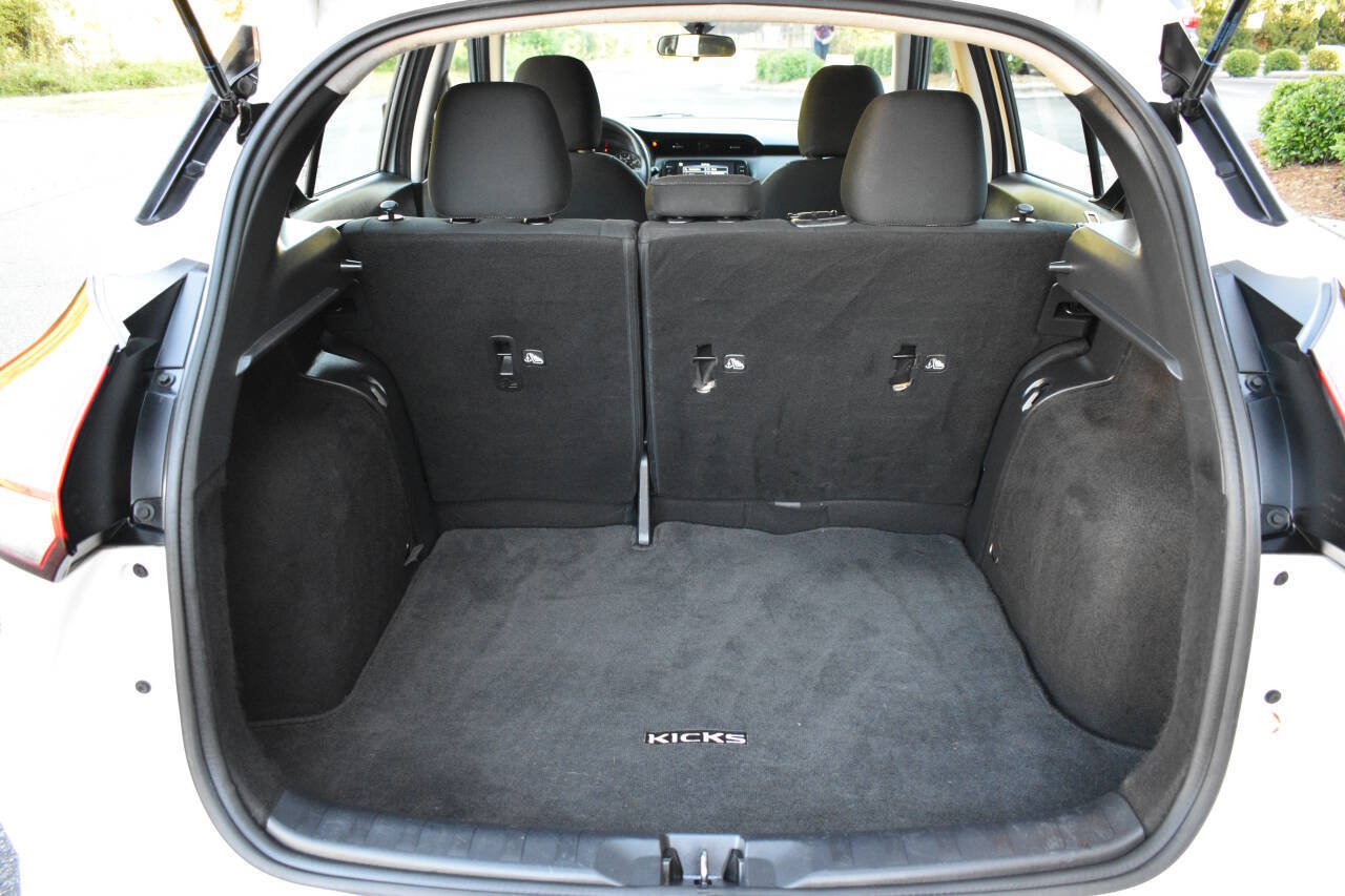 Used 2022 Nissan Kicks SV FWD image 10