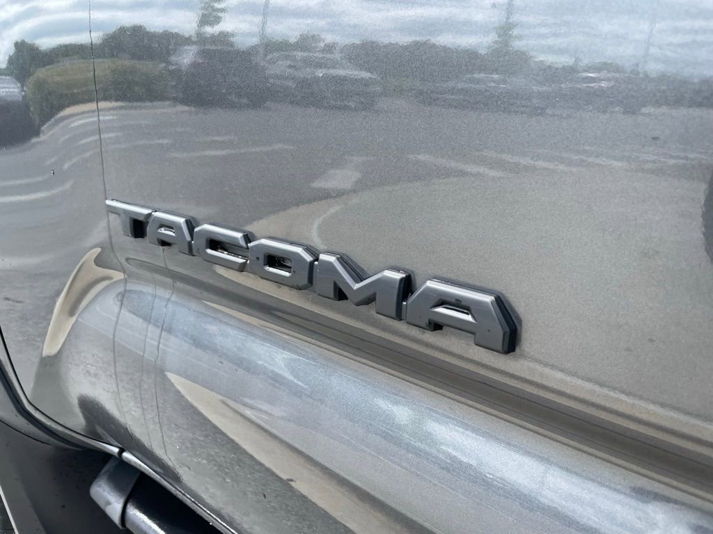 Used 2018 Toyota Tacoma TRD Off-Road AWD/4WD image 28