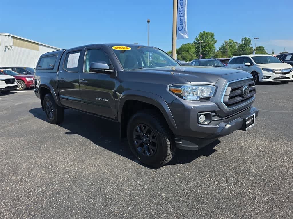 Used 2022 Toyota Tacoma SR5 AWD/4WD image 3