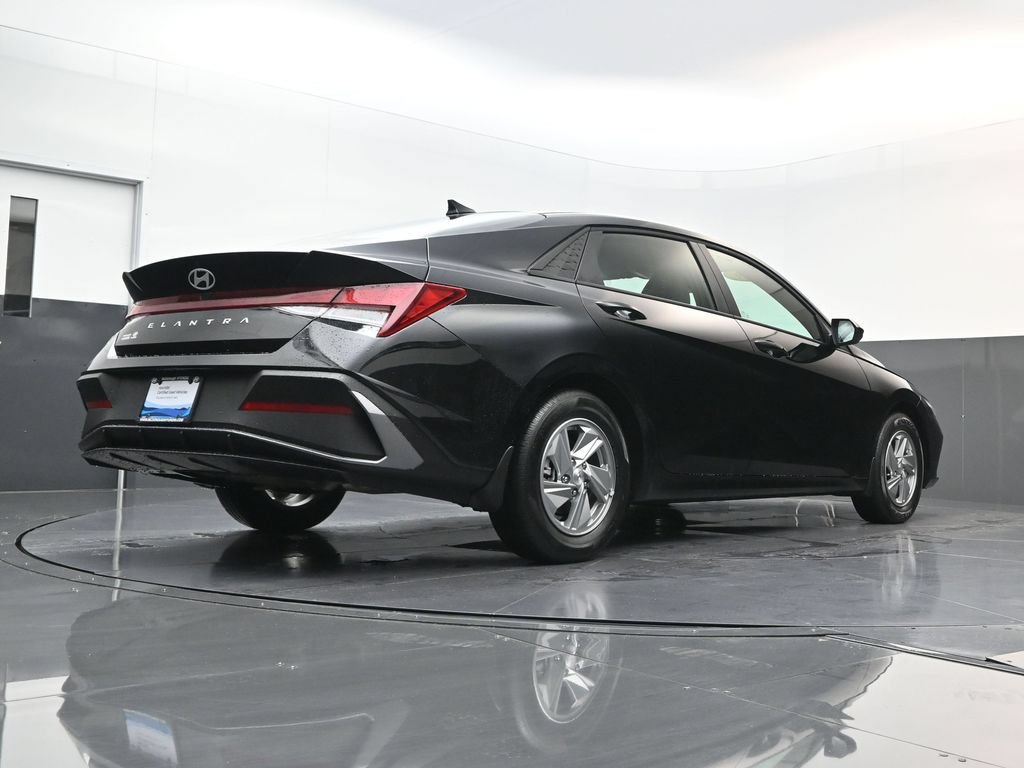 Certified 2026 Hyundai Elantra SE FWD image 22