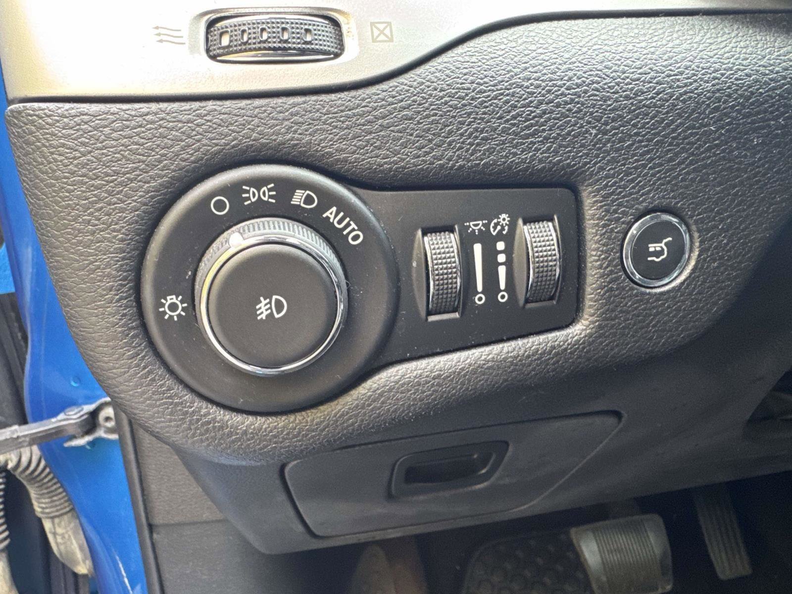 Used 2017 Jeep Cherokee Trailhawk image 20