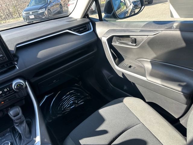 Used 2022 Toyota RAV4 LE image 23