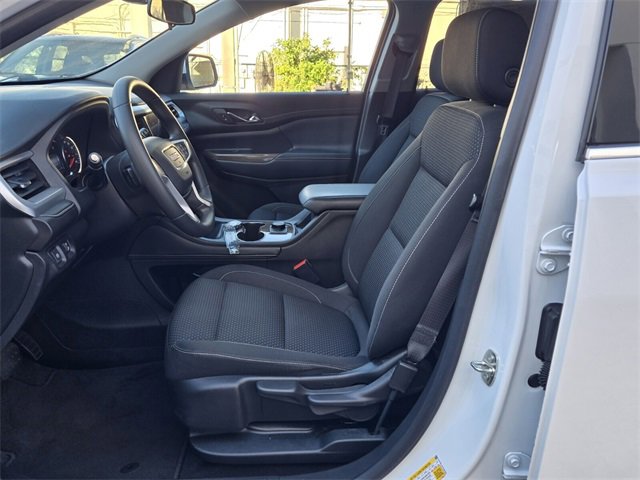 Used 2023 GMC Acadia SLE image 12