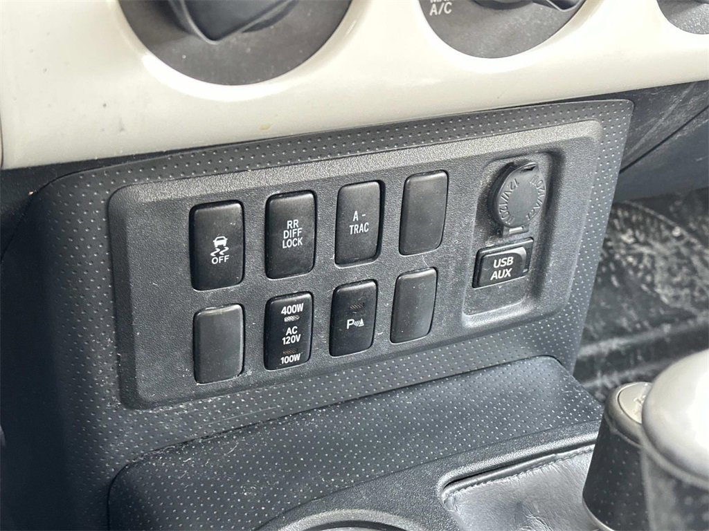 Used 2014 Toyota FJ Cruiser 4WD w/ Upgrade Package image 31