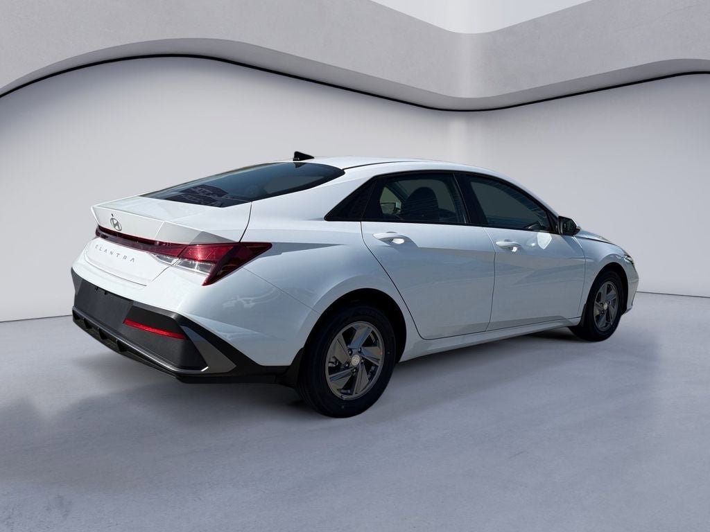 New 2026 Hyundai Elantra SE FWD image 5