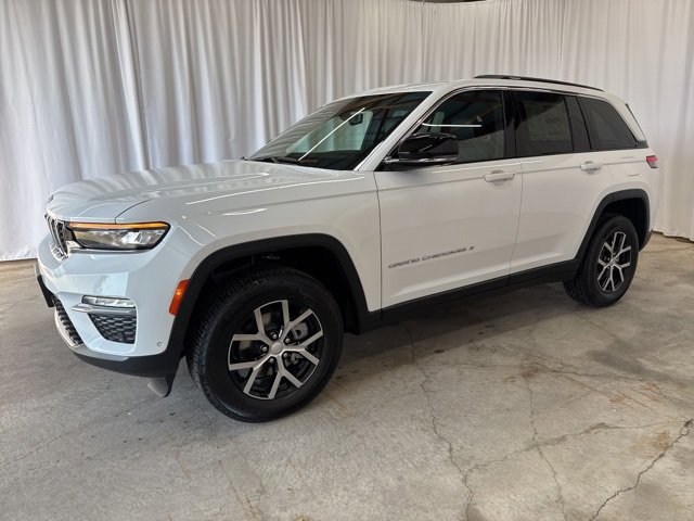 New 2025 Jeep Grand Cherokee Limited w/ Luxury Tech Group II image 4