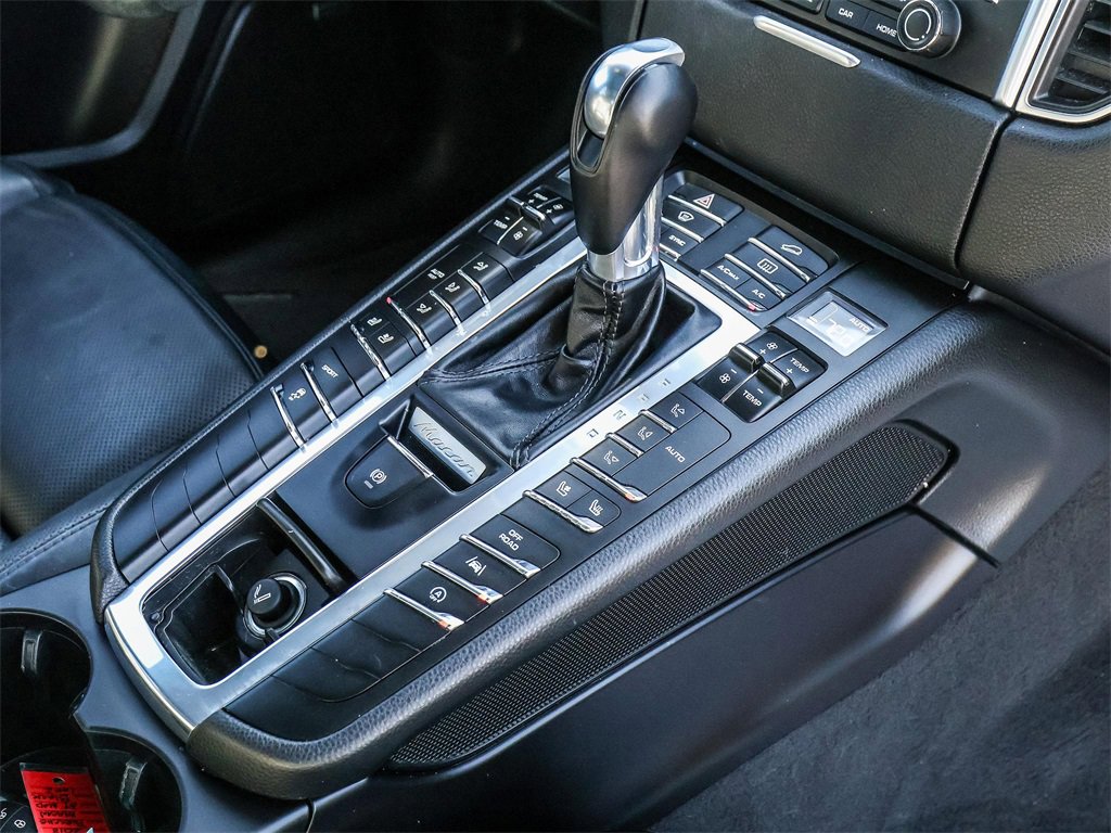 Used 2018 Porsche Macan Base image 20