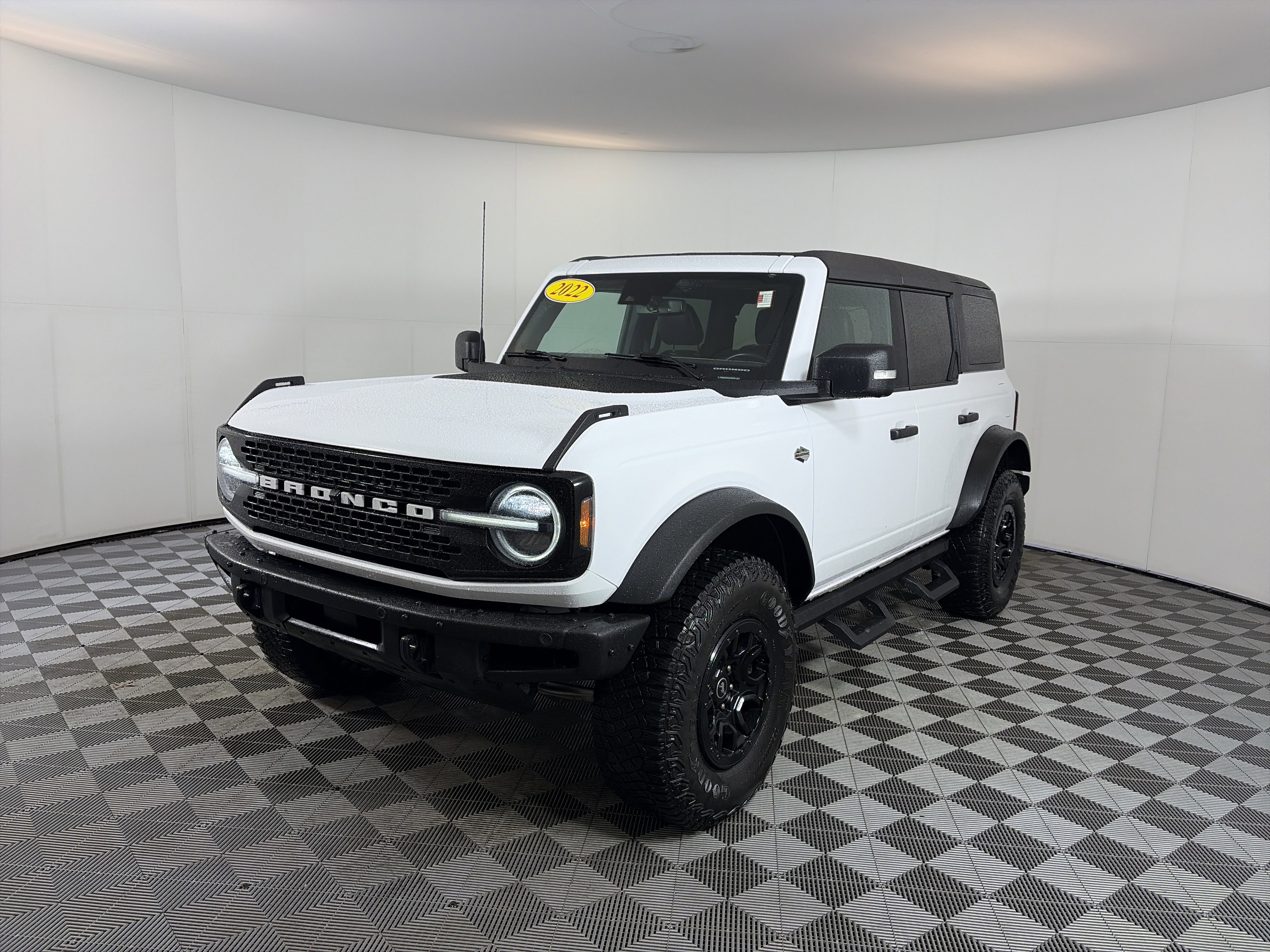 Used 2022 Ford Bronco Wildtrak image 2