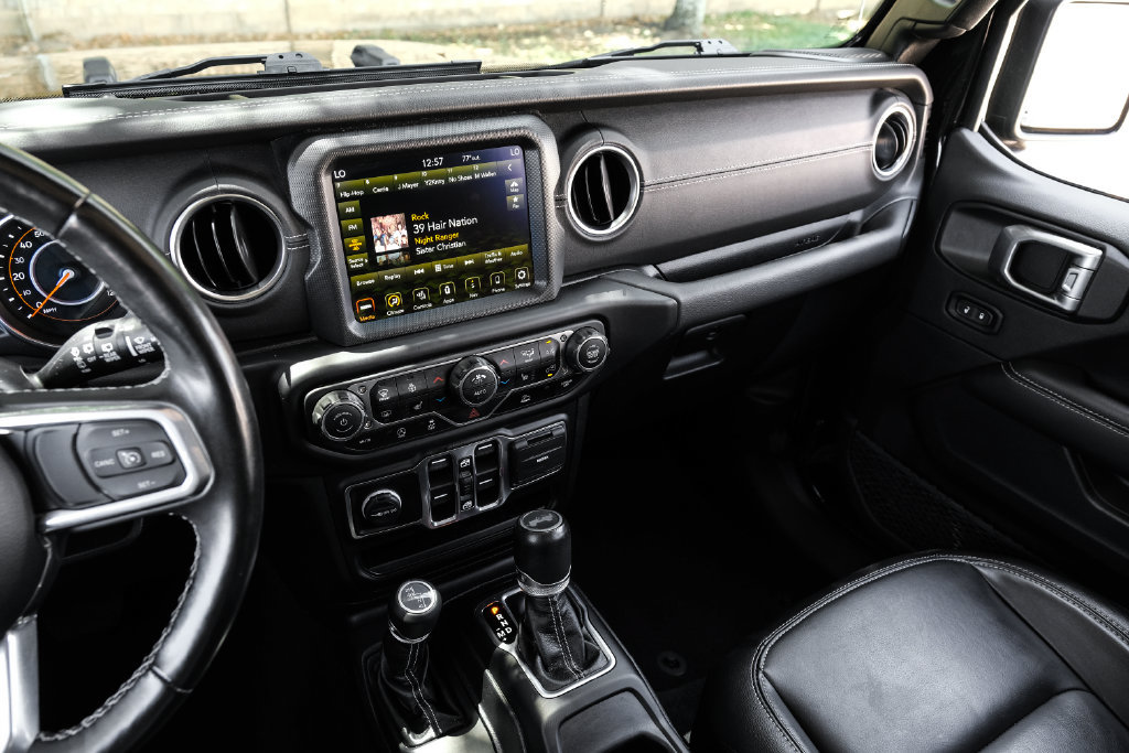 Used 2022 Jeep Wrangler Unlimited Sahara w/ LED Lighting Group AWD/4WD image 34