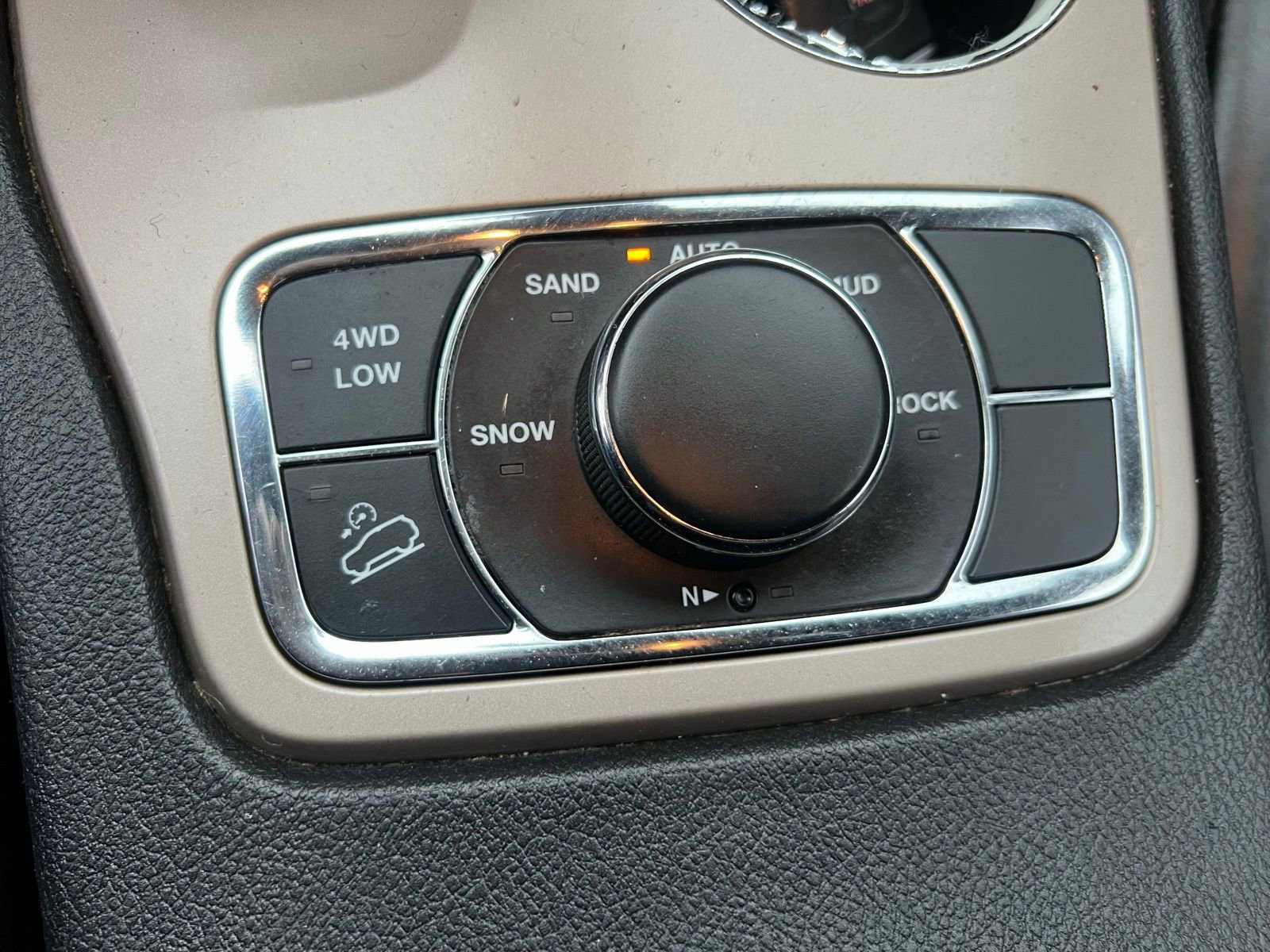 Used 2014 Jeep Grand Cherokee Limited w/ Luxury Group II AWD/4WD image 24