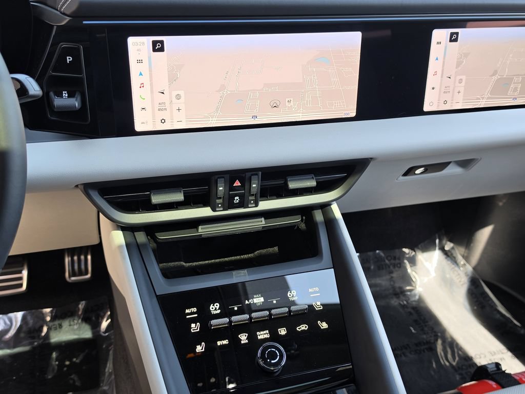 Certified 2025 Porsche Macan Turbo Electric AWD/4WD image 22