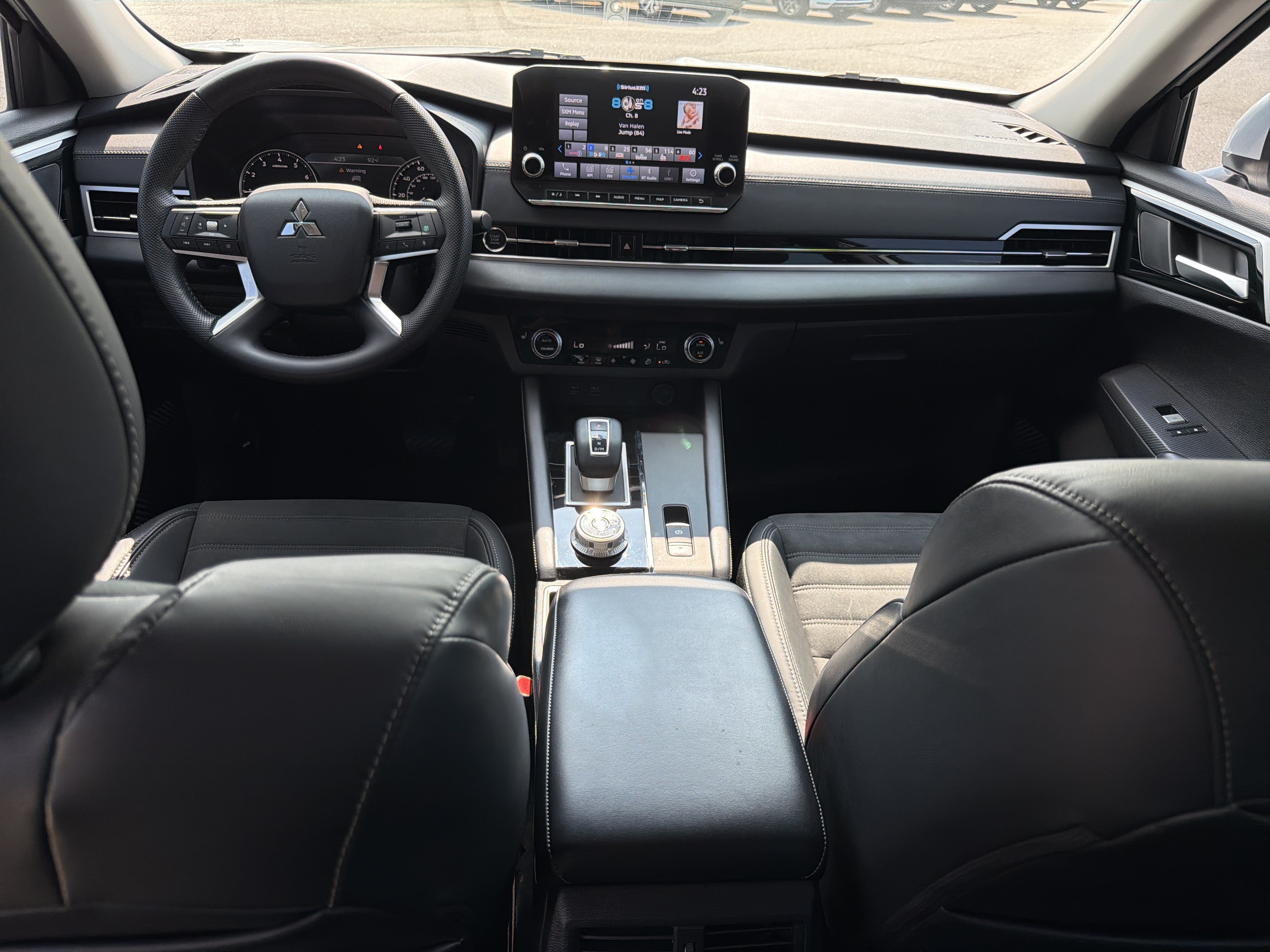 Used 2023 Mitsubishi Outlander SE FWD image 4