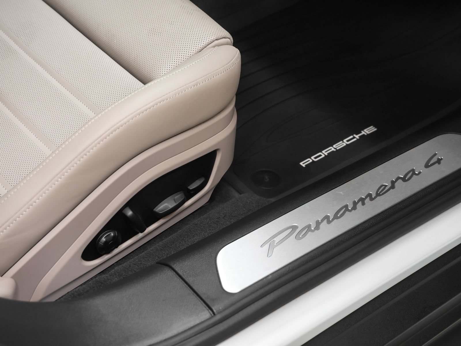 Certified 2025 Porsche Panamera 4 AWD/4WD image 20
