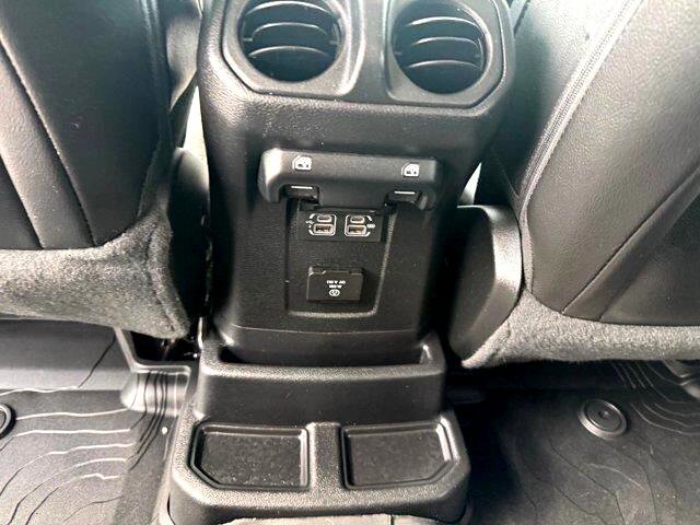 Used 2020 Jeep Wrangler Unlimited Sahara image 26